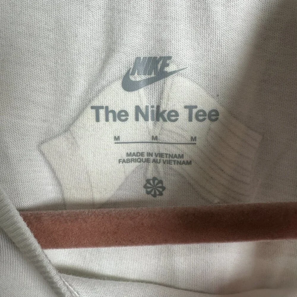 Nike USA Club Eagle Graphic T-Shirt Women's Size Medium